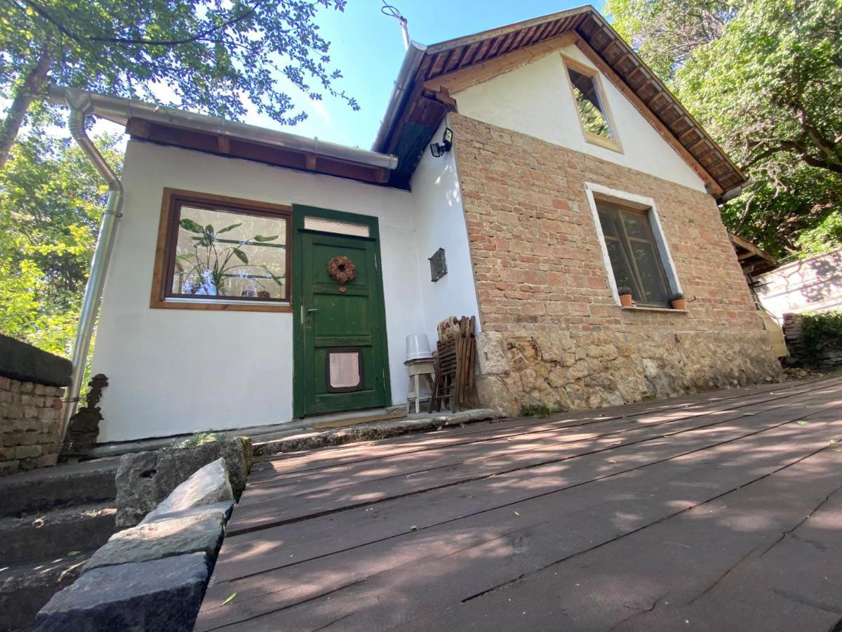 Rustic Cottage & Garden Retreat On Buda Hilltop Budapeste Exterior foto
